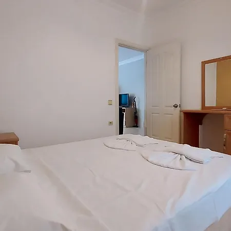 Apartment With Pool Garden-all Wac In *